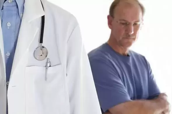 Vīrietim ar hroniska prostatīta simptomiem jādodas pie urologa